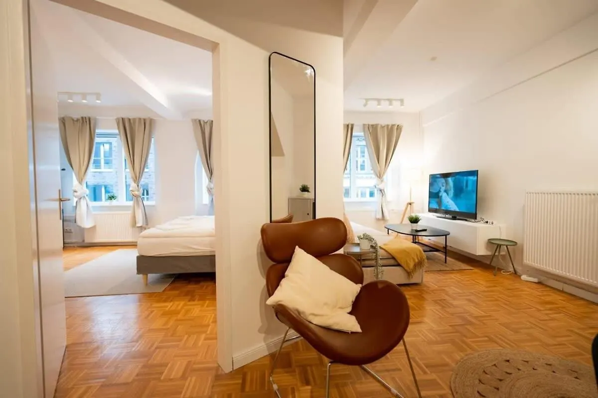 Living In Hamburg City Center Apartment